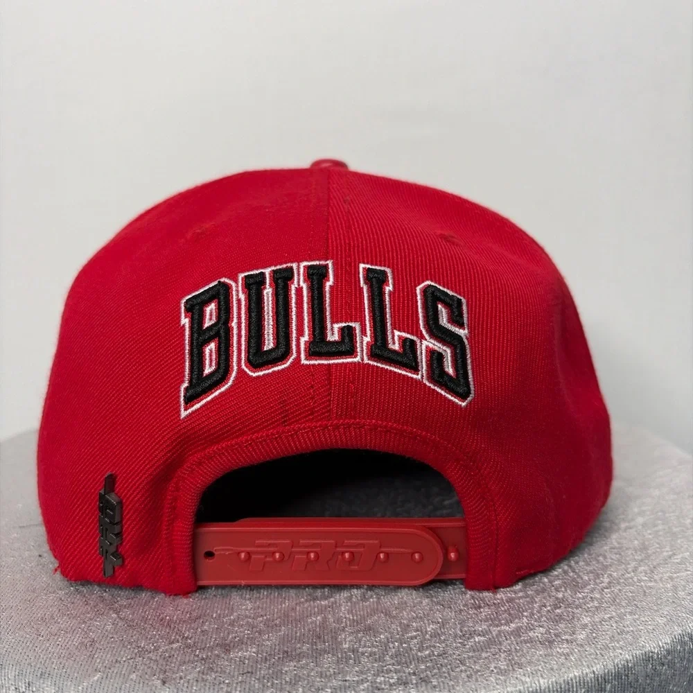 Chicago Bulls Pro Standard Red Snapback Hat – Premium NBA Licensed – New(B68)✨✨